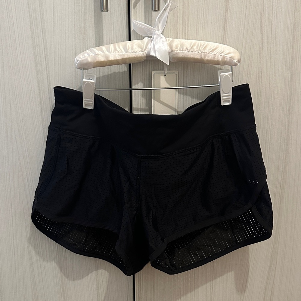 Lululemon Hotty Hot Low-Rise Lined Short